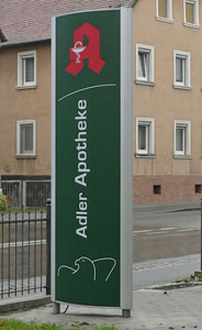 Werbepylon konvex beleuchtet Plexiglas mit Folienbeschriftung