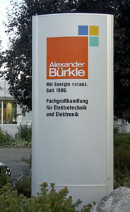 Werbepylon konvex beleuchtet Plexiglas mit Folienbeschriftung