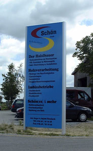 Werbepylon Plan Werbefläche lackiert und folienbeschriftet